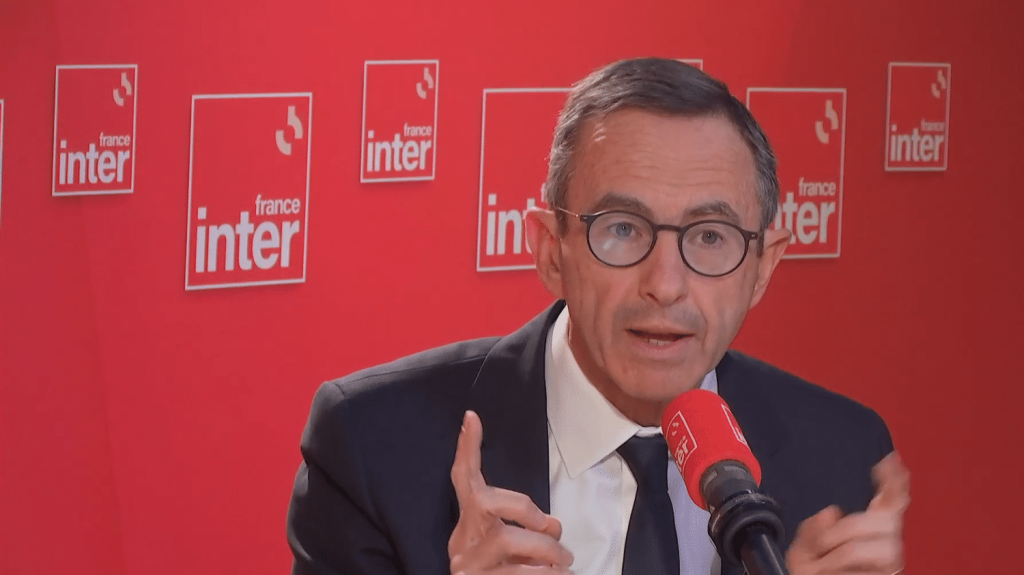 Violences à Grenoble : Bruno Retailleau accuse le maire d'avoir "un discours anti-sécuritaire"
Le maire de Grenoble demande des effectifs supplémentaires alors que les règlements de comptes font de plus en plus de victimes dans sa ville. Bruno Retailleau lui répond qu'il faut d'abord qu'il adopte des mesures sécuritaires.