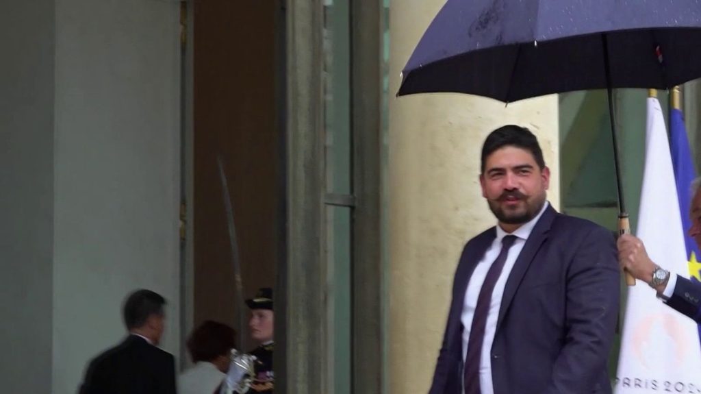 Arrêts maladies : bientôt trois jours de carence pour les fonctionnaires ?
Dans le cadre du budget 2025, le ministre de la Fonction publique propose que le délai de carence des fonctionnaires passe d'un à trois jours, comme c'est le cas dans le privé.