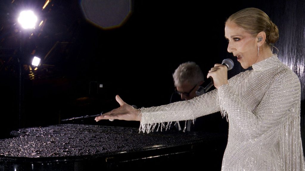 L'interprétation de "L'Hymne à l'amour" par Céline Dion sera disponible sur les plateformes, jeudi à 00h01
Céline Dion a interprété cette chanson d'Edith Piaf depuis le premier étage de la tour Eiffel, lors de la cérémonie d'ouverture des Jeux olympiques de Paris, le 26 juillet dernier.