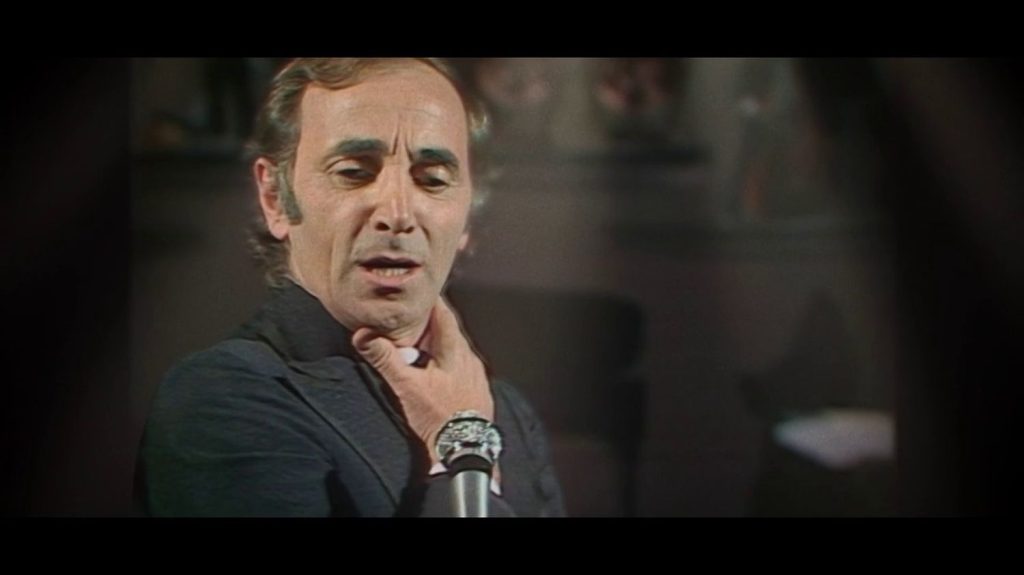 :
Vidéo
"Comme ils disent" : comment, il y a plus de cinquante ans, Charles Aznavour dépassait les tabous en incarnant un homosexuel en chanson
En 1972, Charles Aznavour écrivait "Comme ils disent", considérée comme une de ses œuvres majeures. C'est aussi l'une des rares chansons de l'époque à traiter l'homosexualité différemment.