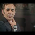 :
Vidéo
"Comme ils disent" : comment, il y a plus de cinquante ans, Charles Aznavour dépassait les tabous en incarnant un homosexuel en chanson
En 1972, Charles Aznavour écrivait "Comme ils disent", considérée comme une de ses œuvres majeures. C'est aussi l'une des rares chansons de l'époque à traiter l'homosexualité différemment.