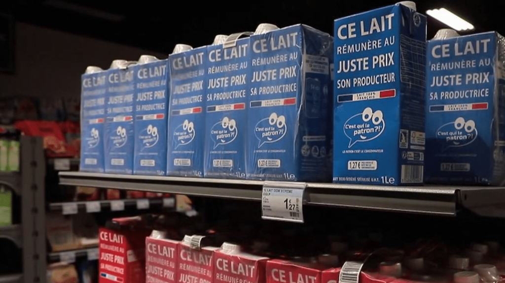Réduction de la collecte de lait de Lactalis : le fondateur de "C'est qui le patron" appelle à consommer solidaire
Le fondateur de la marque "C'est qui le patron" appelle à consommer français et solidaire pour soutenir nos éleveurs laitiers, après la décision de Lactalis de réduire de 450 millions de litres sa collecte de lait auprès des éleveurs français.