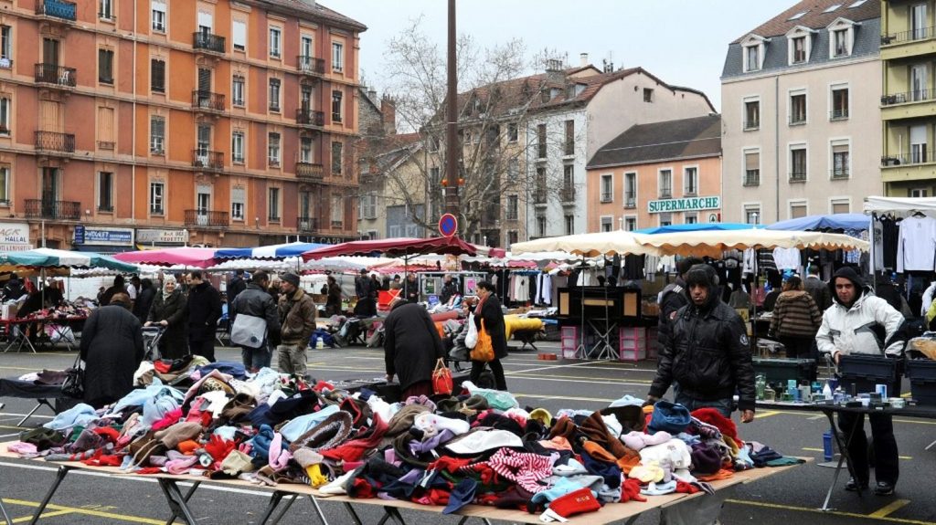 Des coups de feu tirés à Grenoble, près d'un marché
Les tirs "sont vraisemblablement liés à l'opération anti-trafiquants de stupéfiants menée ces derniers jours", fait savoir le parquet de Grenoble.