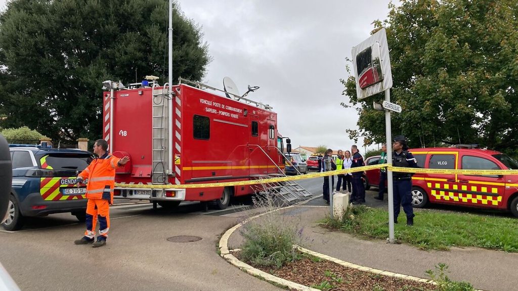 Deux morts dans le crash d'un avion tombé sur le muret d'une maison en Vendée
30 pompiers ont été déployés, après le crash d'un avion qui a fait deux morts à La Bretonnière-La Claye, en Vendée.