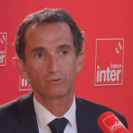 Budget 2025 : le patron de Carrefour critique "un tête-à-queue de politique économique"
Alexandre Bompard dénonce la hausse "temporaire" d'impôt que le gouvernement veut imposer aux sociétés. Ces mesures vont nous ramener "en queue de peloton européen", accuse-t-il.