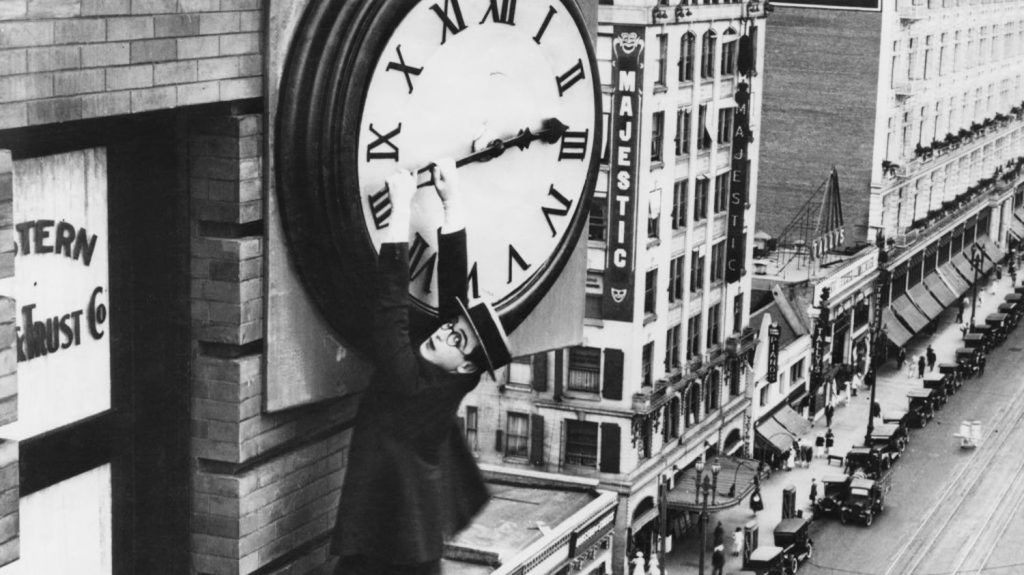 "Temps" : un mot qui représente pour un cuisinier à la fois le temps des saisons, le temps qu'il faut pour la création ou le temps de cuisson
Le temps est l'une des données majeures en cuisine. Cuisson, marinade, ou mise au repos nécessitent un certain temps durant la confection d'un plat, le chef doit savoir se plier au temps des saisons, et il a besoin de temps pour réfléchir au repas qu'il propose à ses convives.