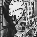 "Temps" : un mot qui représente pour un cuisinier à la fois le temps des saisons, le temps qu'il faut pour la création ou le temps de cuisson
Le temps est l'une des données majeures en cuisine. Cuisson, marinade, ou mise au repos nécessitent un certain temps durant la confection d'un plat, le chef doit savoir se plier au temps des saisons, et il a besoin de temps pour réfléchir au repas qu'il propose à ses convives.