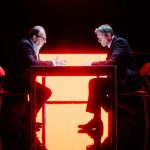 "Le Mage du Kremlin" au théâtre La Scala : dans la tête du Raspoutine de Vladimir Poutine
Roland Auzet nous plonge dans les arcanes du pouvoir du locataire à perpétuité du Kremlin à travers le personnage de Vadim Baranov, l'homme qui murmurait à l'oreille du "Tsar". Terrifiant.
