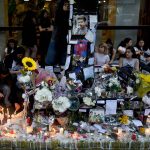 Mort de Liam Payne : vive émotion au Royaume-Uni et en Argentine chez les proches et les fans de l'ancien chanteur de One Direction
Ses fans se sont réunis à Buenos Aires et en Angleterre, les habitants du village où vivent ses parents sont sous le choc.