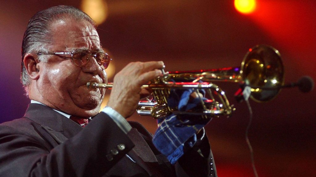 Manuel "Guajiro" Mirabal, trompettiste du groupe Buena Vista Social Club, est mort à l'âge de 91 ans
Le musicien était l'un des derniers survivants de ce mythique groupe cubain dont l'aventure a été immortalisée par le film de Wim Wenders de 1999.