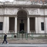 La partition d'une valse inédite de Chopin découverte à la bibliothèque-musée Morgan de New York
Le morceau comprend une ouverture austère et a été décrit par le pianiste chinois Lang Lang comme contenant "une noirceur dramatique qui se transforme en chose positive".