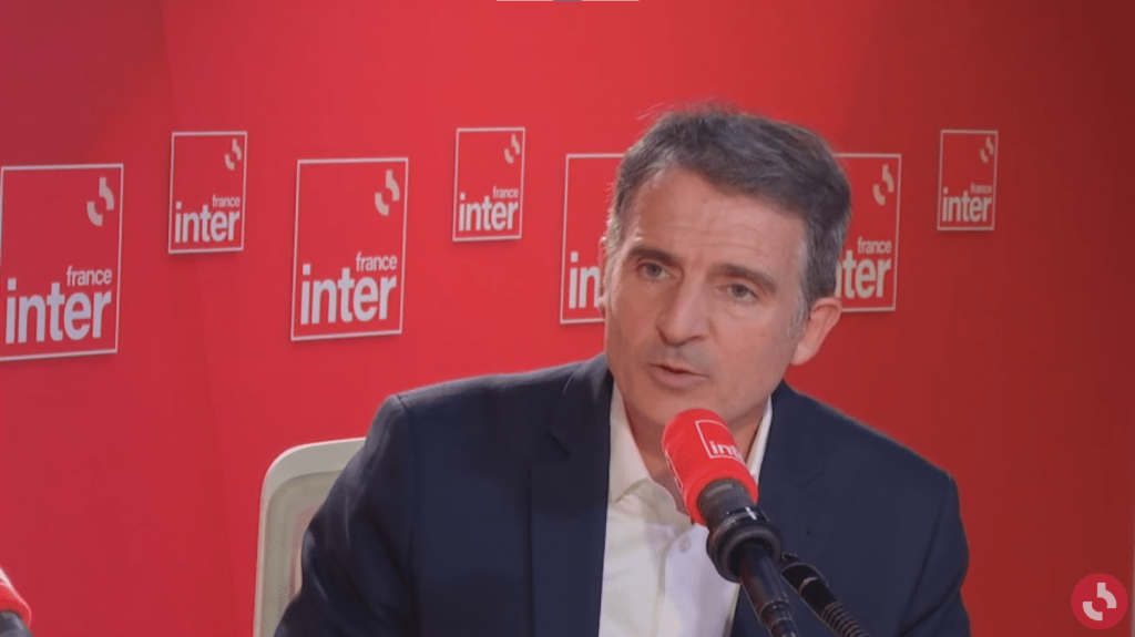 Fusillades à Grenoble : le maire Éric Piolle écrit aux ministres de l'Intérieur et de la Justice pour demander davantage de moyens
Un mineur de 15 ans a été tué mardi soir à côté d'un point de deal après une nouvelle fusillade à Grenoble.
