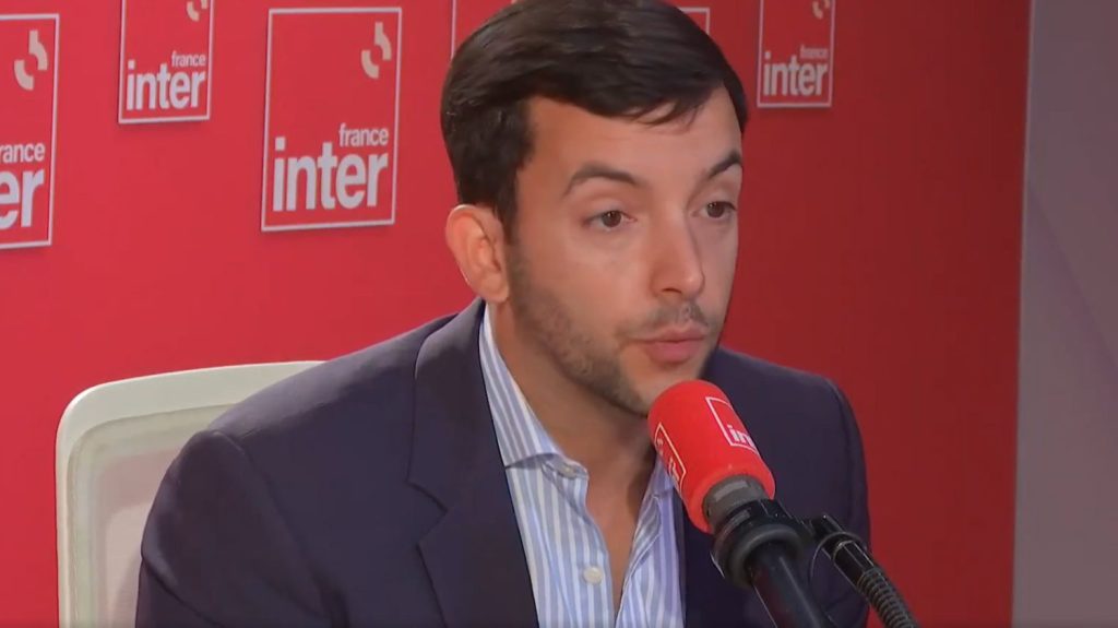 Le député RN Jean-Philippe Tanguy défend son amendement à propos de la fin des bâches publicitaires sur les monuments
L'élu RN veut mettre fin aux publicités sur les bâches qui recouvrent les monuments du patrimoine en restauration et les remplacer par des bâches décoratives qui ne mentionnent que le nom du mécène.