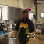 Morbihan : à la rencontre du dernier ostréiculteur de l'Île-aux-Moines
Pierre Martin est le dernier ostréiculteur de l'Île-aux-Moines. Après plusieurs crises dans le secteur des huîtres, il est le dernier rescapé présent sur la perle du Golfe.