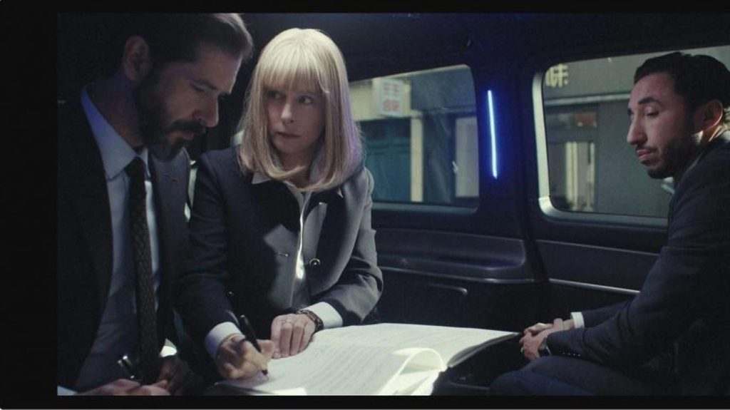 "Dans l'ombre" : quand Édouard Philippe raconte les coulisses d'une campagne présidentielle
"Dans l'ombre" est l'adaptation d'un roman écrit par Édouard Philippe, pas encore premier ministre, et son proche conseiller Gilles Boyer en 2011. Sous la férule de Pierre Schoeller, les auteurs nous entraînent dans les coulisses d'un parti avant une présidentielle, lorsqu'un grain de sable fait tout déraper.