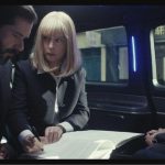 "Dans l'ombre" : quand Édouard Philippe raconte les coulisses d'une campagne présidentielle
"Dans l'ombre" est l'adaptation d'un roman écrit par Édouard Philippe, pas encore premier ministre, et son proche conseiller Gilles Boyer en 2011. Sous la férule de Pierre Schoeller, les auteurs nous entraînent dans les coulisses d'un parti avant une présidentielle, lorsqu'un grain de sable fait tout déraper.