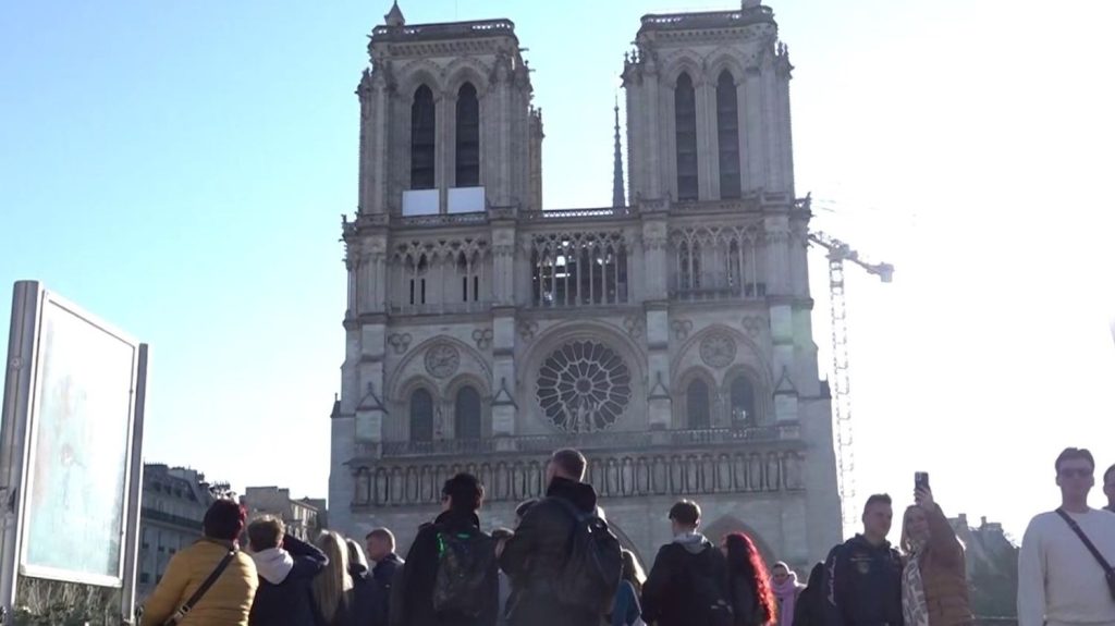 Notre-Dame de Paris : vers une entrée payante ?
Rachida Dati a proposé de faire payer l'entrée à Notre-Dame de Paris pour financer l'entretien des 40 000 églises du pays.