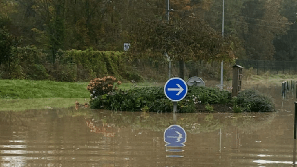 Dépression Kirk : plusieurs dizaines de personnes évacuées à Saint-Germain-sur-Morin et Crécy-la-Chapelle
Le département de Seine-et-Marne est maintenu vendredi en vigilance rouge par Météo France et le pic de crue n’a pas encore été atteint, s'inquiète Julien Gaillard, l'adjoint à la sécurité de Saint-Germain-sur-Morin.