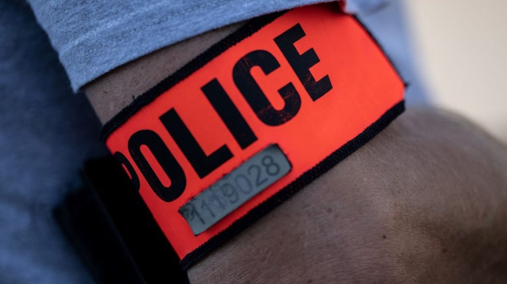 Féminicide en Seine-et-Marne : une femme tuée à coups de couteau à son domicile, son mari hospitalisé après s'être pendu
L'époux, principal suspect, avait été interpellé en juillet en flagrant délit de violences par conjoint.