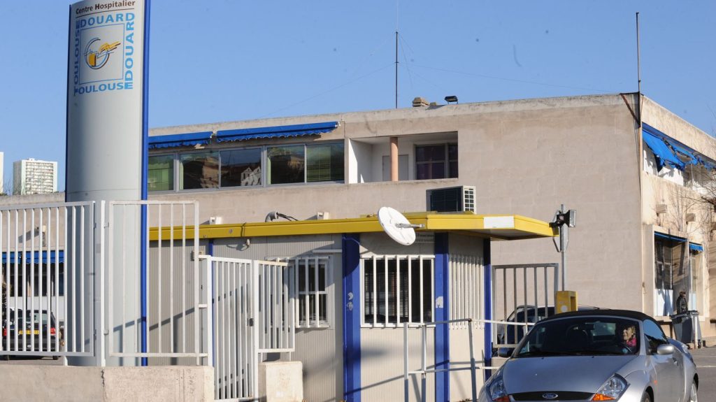 :
Reportage
"C'est une bombe à retardement" : des soignants marseillais alertent sur la fermeture de lits en hôpital psychiatrique
Alors que le Premier ministre Michel Barnier est en visite jeudi à Poitiers pour parler de la santé mentale, grande cause nationale de l’année 2025, le secteur psychiatrique s’enfonce dans la crise avec une pénurie de personnel et de moyens.