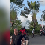Violences urbaines en Martinique : l'aéroport Aimé-Césaire fermé en urgence
Jeudi 10 octobre, l'aéroport Aimé Césaire de Fort-de-France, en Martinique, a été fermé en urgence. L'île fait face à un mouvement de colère contre la vie chère qui a dégénéré en violences urbaines.