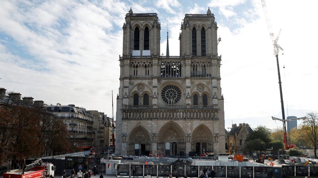 La ministre de la Culture, Rachida Dati, suggère de faire payer l'entrée à Notre-Dame aux touristes
Elle veut ainsi financer "un grand plan de sauvegarde du patrimoine religieux" en France, dit-elle au "Figaro".