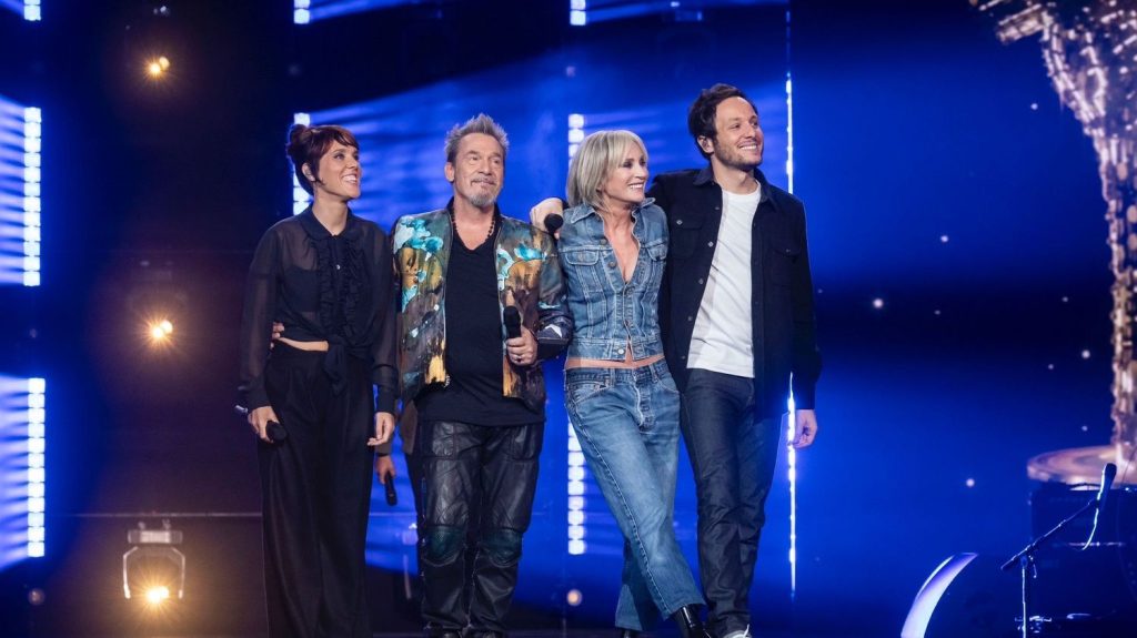 "J'étais en traitement, mais je n'ai pas arrêté d'être actif", confie Florent Pagny qui se bat contre le cancer depuis 2 ans
Arrêter de fumer lui a "éclairci la voix", explique le chanteur, qui vient d'enregistrer une chanson en soutien au fondateur de Sea Sheperd, Paul Watson.