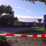 Ille-et-Vilaine : un enfant de 5 ans grièvement blessé dans une fusillade
Un enfant de 5 ans est toujours entre la vie et la mort, ce dimanche 27 octobre, après avoir reçu deux balles dans la tête lors d’une course-poursuite entre deux voitures près de Rennes. Il est probablement la victime collatérale d’un nouveau règlement de compte sur fond de trafic de drogues.