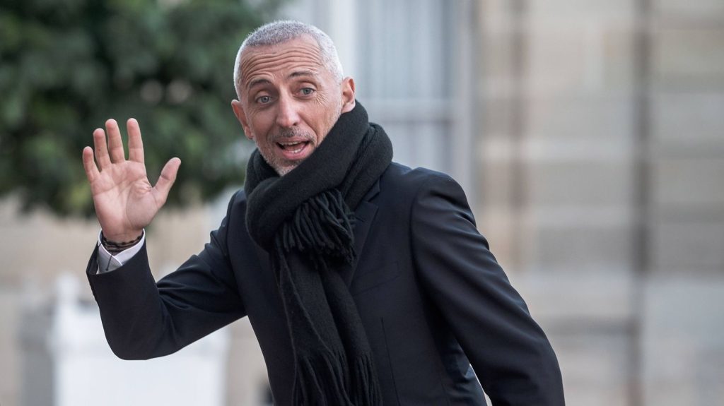Gad Elmaleh va racheter l'ancien cabaret transformiste Chez Michou
Le tribunal de commerce de Paris a arbitré en faveur du comédien qui souhaite reprendre le fonds de commerce du célèbre établissement de Montmartre.