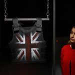 Un gilet pare-balles Banksy vendu près d'un million d'euros à Londres
Le vêtement doit sa célébrité au rappeur britannique Stormzy qui a arboré un gilet de la même collection, en 2019, sur la scène du festival de Glastonbury.