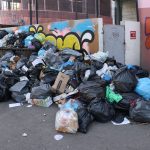 A Marseille, 600 tonnes de déchets s'accumulent après six jours de grève des éboueurs
Des éboueurs d'une filiale de Veolia ont cessé le travail depuis vendredi afin de dénoncer le manque de moyens pour assurer leur mission.