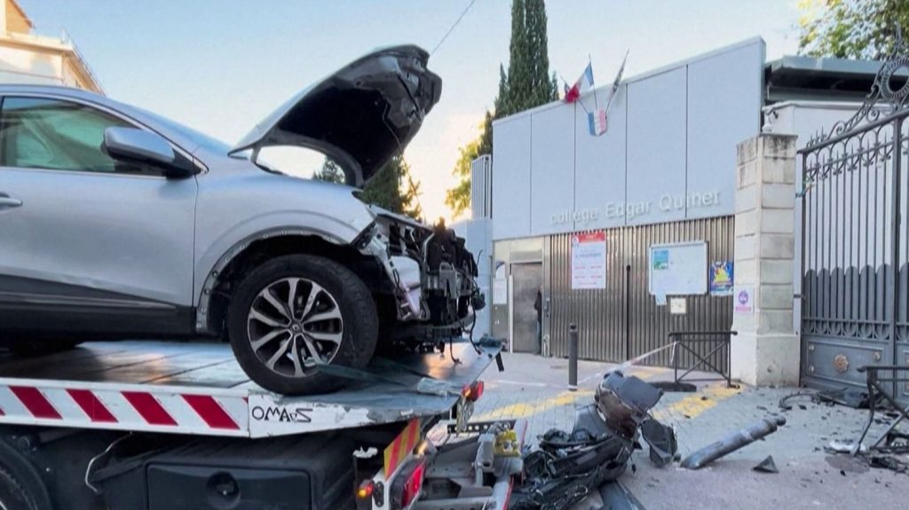 Narcotrafic à Marseille : le procureur de la République déplore une "sauvagerie inédite"
Alors qu’un chauffeur VTC a été abattu par un tueur à gages de 14 ans, sur commande d’un criminel incarcéré, la guerre des gangs de narcotrafiquants à Marseille inquiète de plus en plus les autorités.