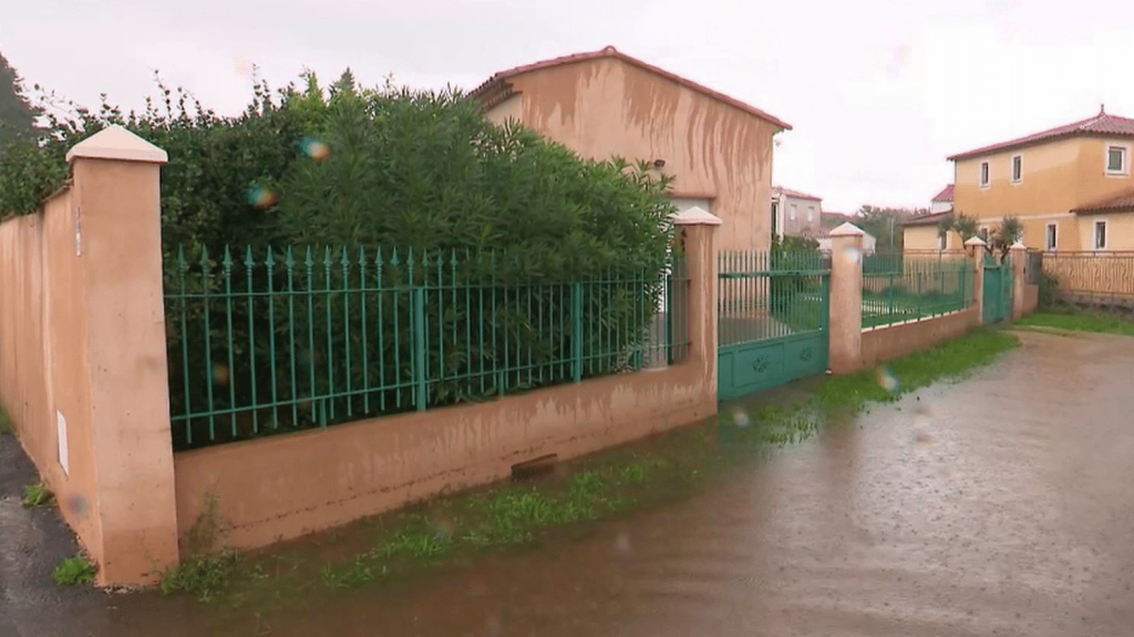 Inondations dans le Var : plusieurs communes envahies par les eaux
Le Var et les Alpes-Maritimes ont été durement touchés par les fortes pluies, dans la nuit du 26 au 27 octobre. Plusieurs communes se sont réveillées les pieds dans l’eau.
