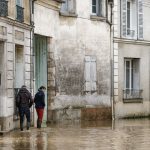 :
Reportage
"Si ça recommence souvent, on va penser à partir" : en Seine-et-Marne, la lassitude et l'inquiétude devant la récurrence des inondations
L'état de catastrophe naturelle va être déclaré à Crécy-la-Chapelle, où de nombreux habitants ont été victimes d'inondations à cause de la dépression Kirk. Les inondations à répétition suscitent l'inquiétude, notamment à l'approche de la saison des pluies.