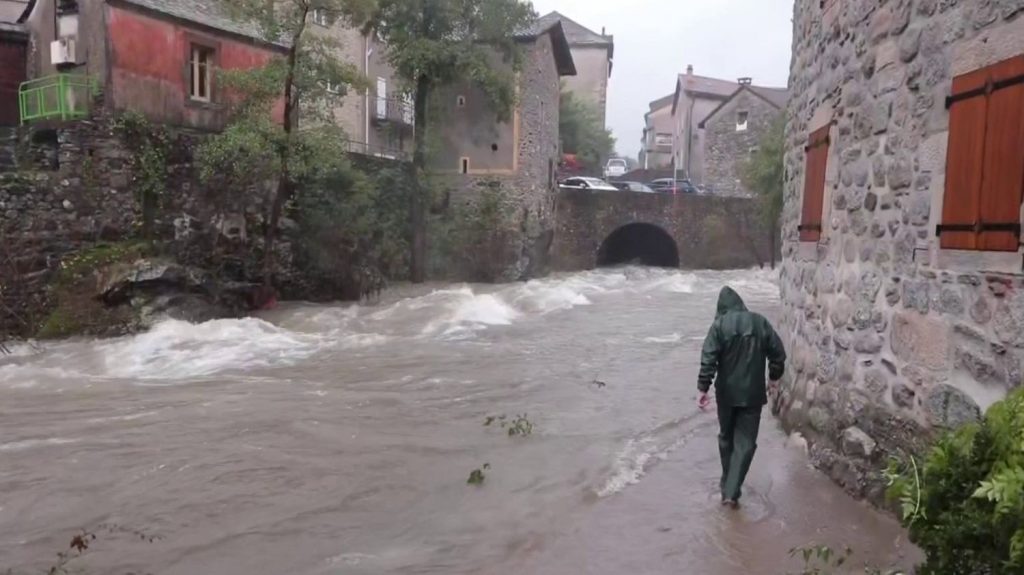 Intempéries : un épisode cévenol touche le sud-est de la France
Quelques jours après le passage de la tempête Kirk, une nouvelle dégradation entraîne des pluies très intenses sur le pays, notamment dans le sud.