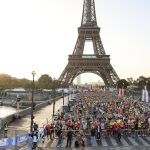 Fontaines à eau, écocup… Les 20 km de Paris disent adieu aux bouteilles plastiques
La 46ᵉ édition, qui se déroule dimanche, est la première course parisienne où le plastique à usage unique est interdit. Une telle mesure représente un défi logistique et un coût financier pour les organisateurs.