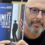 "Aujourd'hui, les Américains ont besoin d'avoir Superman à la Maison-Blanche" : Thomas Snégaroff, auteur d'un livre sur l'intimité des présidents états-uniens
À quelques jours d'un scrutin présidentiel extrêmement serré entre le républicain Donald Trump et la démocrate Kamala Harris, l'ouvrage de Thomas Snégaroff sur l'utilisation de la vie privée et de l'intimité des présidents dans la communication politique outre-Atlantique depuis une centaine d'années éclaire la campagne actuelle, et c'est passionnant. Interview.