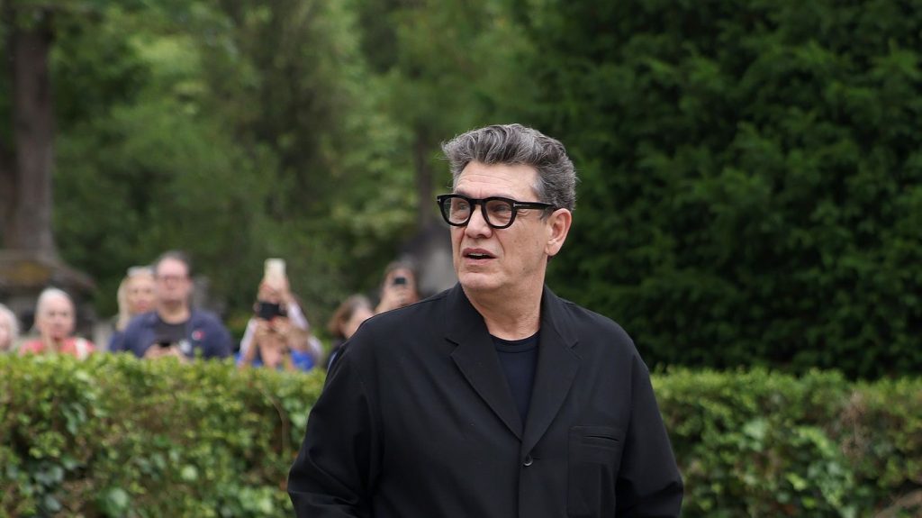 Marc Lavoine : "Le temps qui passe n'existe pas dans les chansons"
Tous les jours, une personnalité s'invite dans le monde d'Élodie Suigo. Vendredi 18 octobre 2024 : L’auteur, compositeur, interprète, comédien et écrivain Marc Lavoine. Aujourd’hui, il sort "Revolver" pour fêter les 40 ans de son tube "Elle a les yeux revolver".