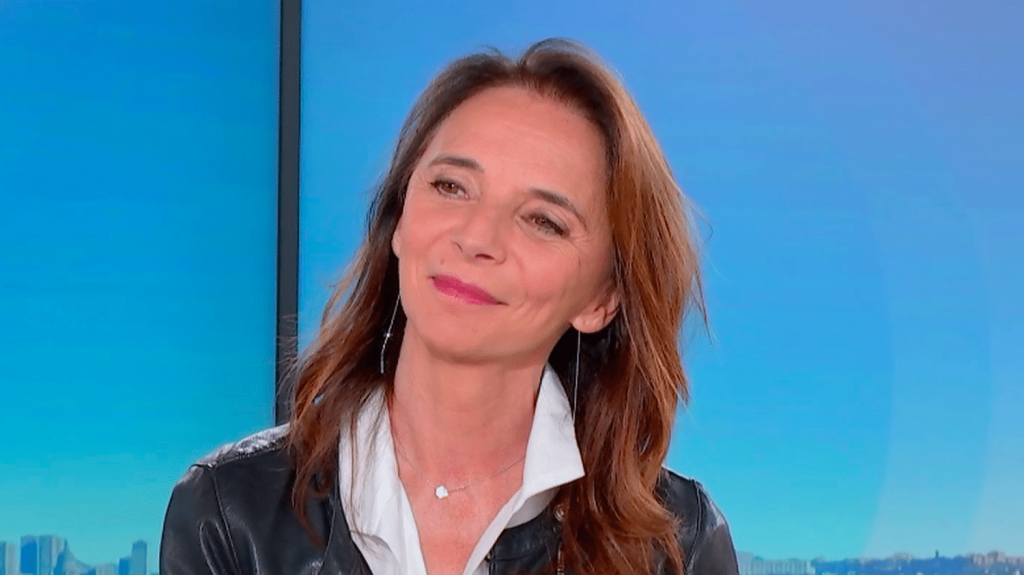Livres : "J’ai souvent le sentiment que je ne connais pas assez bien les choses", confie Maryse Burgot, grand reporter à France Télévisions
Maryse Burgot, grand reporter à France Télévisions, publie "Loin de chez moi" (ed. Fayard). Elle est l’invité actu de france info, ce jeudi 24 octobre.