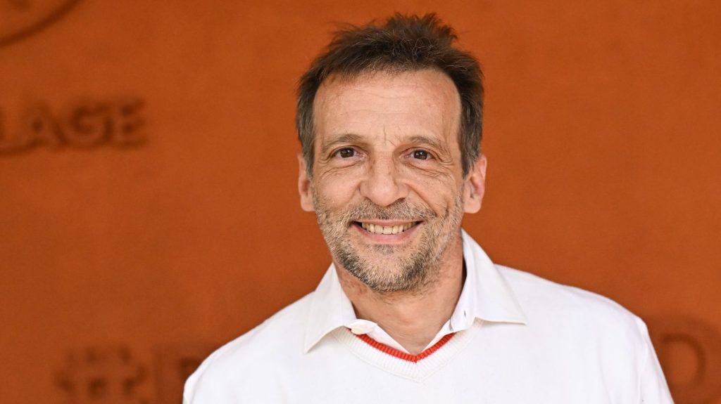 Mathieu Kassovitz revisite "La Haine" en comédie musicale : "Depuis 30 ans le film revient dans l'actualité tous les ans"
Tous les jours, une personnalité s'invite dans le monde d'Élodie Suigo. Jeudi 10 octobre 2024 : le comédien et réalisateur Mathieu Kassovitz. À partir du jeudi 10 octobre, à la Seine Musicale, il adapte en comédie musicale, 30 ans après sa sortie, son film "La Haine".