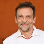 Mathieu Kassovitz revisite "La Haine" en comédie musicale : "Depuis 30 ans le film revient dans l'actualité tous les ans"
Tous les jours, une personnalité s'invite dans le monde d'Élodie Suigo. Jeudi 10 octobre 2024 : le comédien et réalisateur Mathieu Kassovitz. À partir du jeudi 10 octobre, à la Seine Musicale, il adapte en comédie musicale, 30 ans après sa sortie, son film "La Haine".