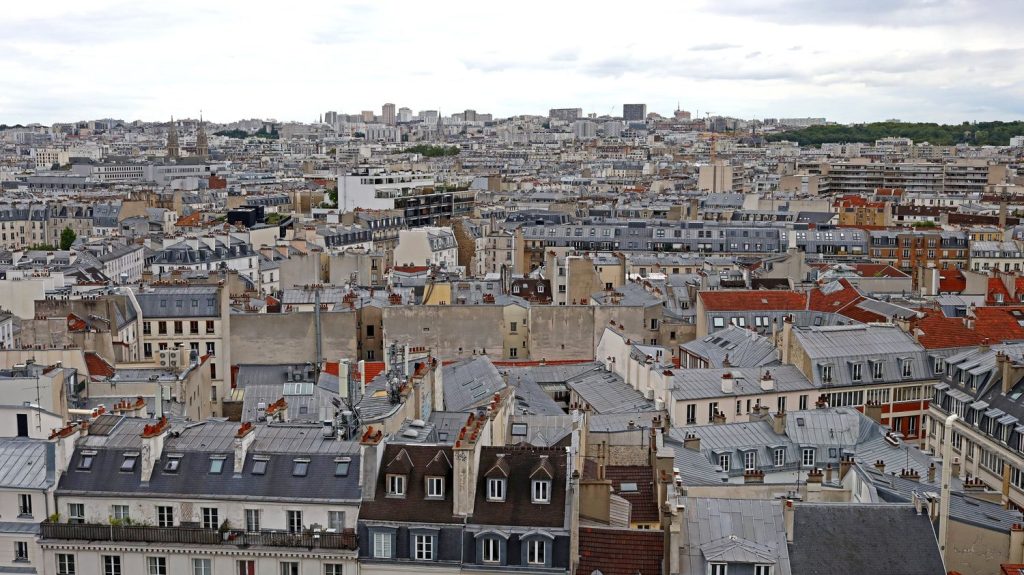 Patrimoine immatériel de l’Unesco : le métier de couvreur zingueur sera-t-il distingué ?
Ce métier, qui met en avant les couturiers des toits la capitale, candidat au patrimoine immatériel de l’Unesco peine pourtant à recruter.