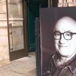 Obsèques de Michel Blanc : un dernier adieu joyeux pour le comédien
Les obsèques de Michel Blanc ont lieu à Paris, jeudi 10 octobre après-midi. Un moment que la famille et les proches du comédien souhaitent joyeux.