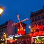 Pour ses 135 ans, le Moulin Rouge dévoile ses dessous
Le 6 octobre 1889, le fameux cabaret de Montmartre ouvrait ses portes. Un siècle plus tard, il invite dans ses coulisses un panel de privilégiés tirés au sort. Beaucoup viendront de loin pour célébrer cet anniversaire.
