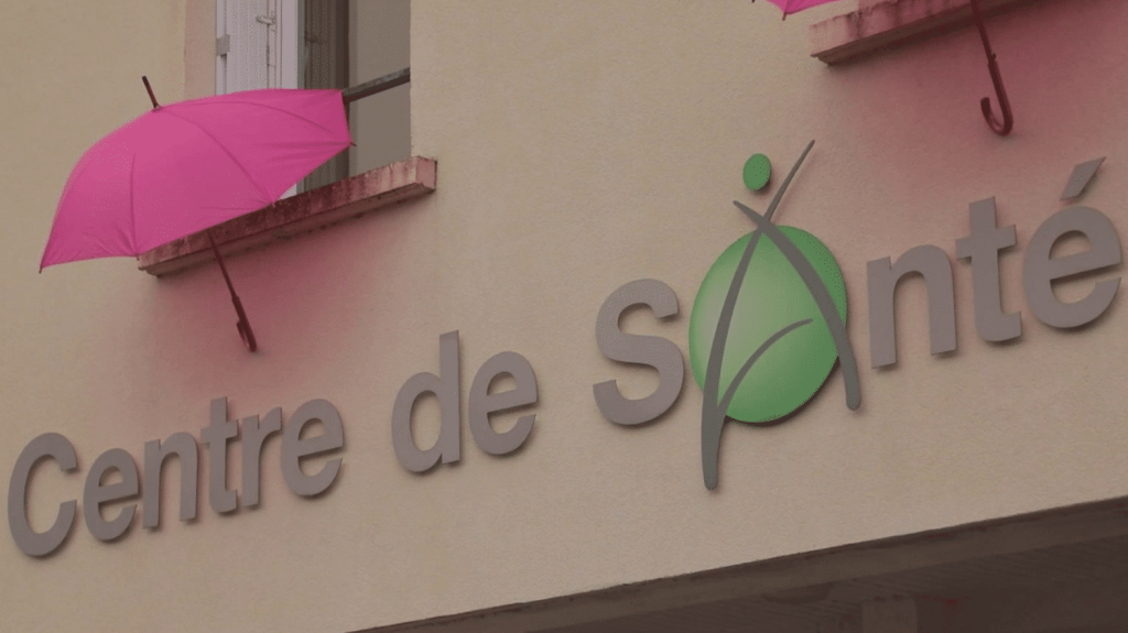 Déserts médicaux : qui sont les nouveaux médecins qui s'installent en campagne ?
Pour la première fois depuis dix ans, le nombre de médecins en France a augmenté. 1 672 praticiens supplémentaires ont été enregistrés par l’Ordre des médecins. Quel est le profil des nouveaux médecins ?