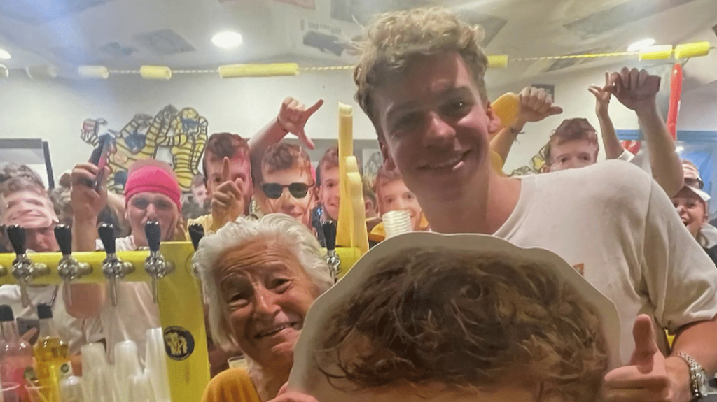 Natation : Léon Marchand, la nouvelle étoile de Toulouse
Avant de retrouver la compétition, Léon Marchand est repassé par sa ville natale de Toulouse, en Haute-Garonne. Il s'est entraîné dans son club de natation historique en septembre. Désormais, le nageur brille dans sa ville.