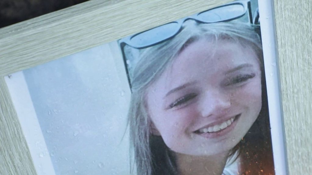 Mort de Lina : les habitants de Plaine bouleversés avant les obsèques de la jeune fille
Les obsèques de Lina ont lieu à Plaine, dans le Bas-Rhin, vendredi 25 octobre. Les habitants de la commune seront nombreux pour témoigner leur soutien à la famille.