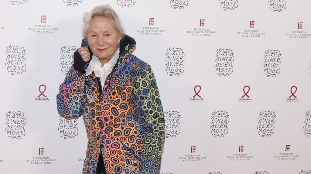 Agnès b. ouvre la saison musicale de son espace culturel : "Il faut avoir l'envie, sinon on reste bloqués"
Tous les jours, une personnalité s'invite dans le monde d'Élodie Suigo. Mardi 22 octobre 2024 : la styliste et collectionneuse Agnès b. pour le début de la saison musicale de son espace culturel, la Fab.