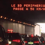 Périphérique parisien : la vitesse maximale autorisée passe de 70 km/h à 50 km/h
Dans la nuit du lundi 30 septembre au mardi 1er octobre, la vitesse maximale autorisée sur le périphérique parisien a été abaissée à 50 km/h. Elle était jusque-là fixée à 70 km/h. Par ailleurs, le triplement des tarifs de stationnement des SUV de plus d'1,6 tonne est aussi entré en vigueur.