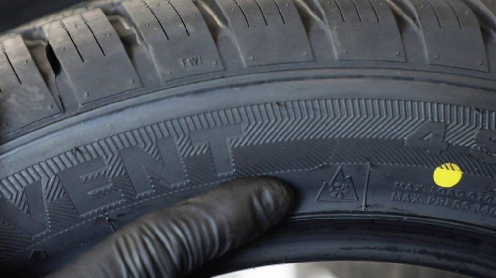 Pneus d'hiver à partir du 1er novembre, quels modèles sont homologués ?
À partir du 1er novembre, les automobilistes de certains départements devront s’équiper de pneus d’hiver. Plusieurs options s’offrent à eux.